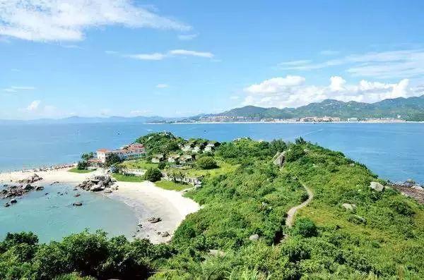 广东省政协十三届常委会第六次会议召开
