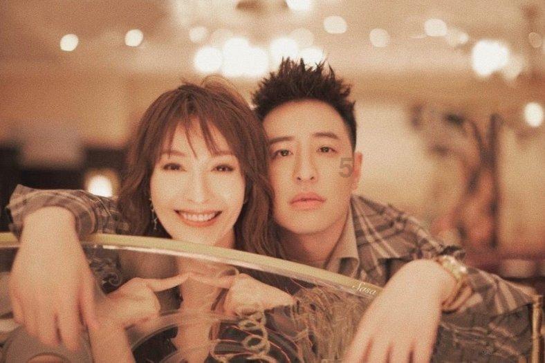 朱小伟宣布订婚，陈亚男疑似在杭州买了别墅，谁会过得更好？