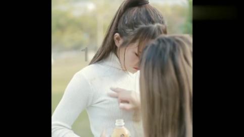 可爱女孩好有钱