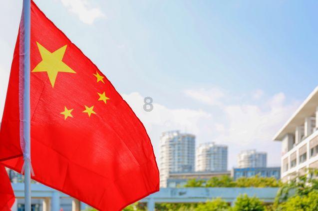 中国两大型男一同亮相米兰，俩霸总同框你选谁？