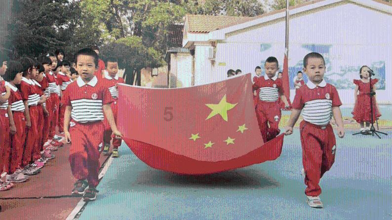 回顾:养女考上大学,瞒着穷养父和富亲爸相认,养父:当我白养你