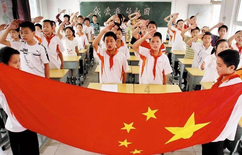 重庆渝中区：社区趣味游园会 居民欢乐迎新年