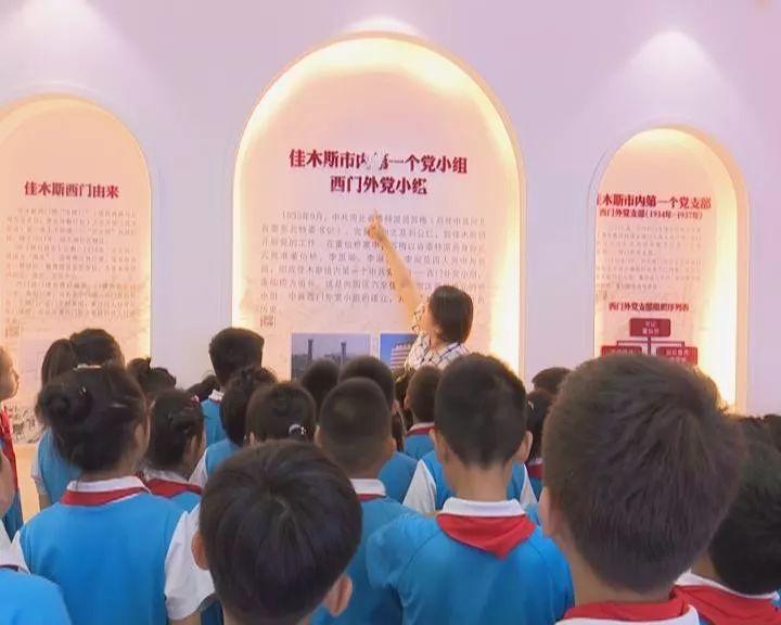 李白骑驴闯县衙,醉酒作诗后扬长而去,骑驴从此成为文人“标配”