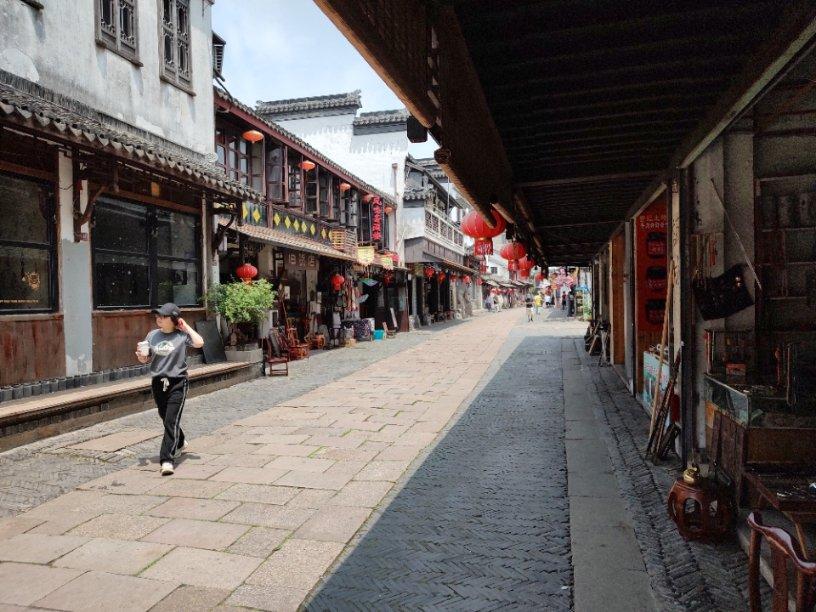 游本昌谈某些明星栽跟头:初心偏离了方向