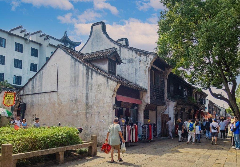 游本昌谈某些明星栽跟头：初心偏离了方向