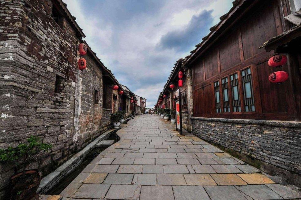 爆炸盐能把发黄的白衣服洗白吗