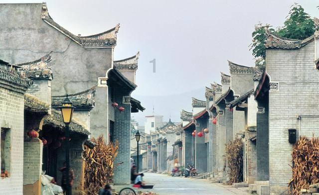摆动小圆球