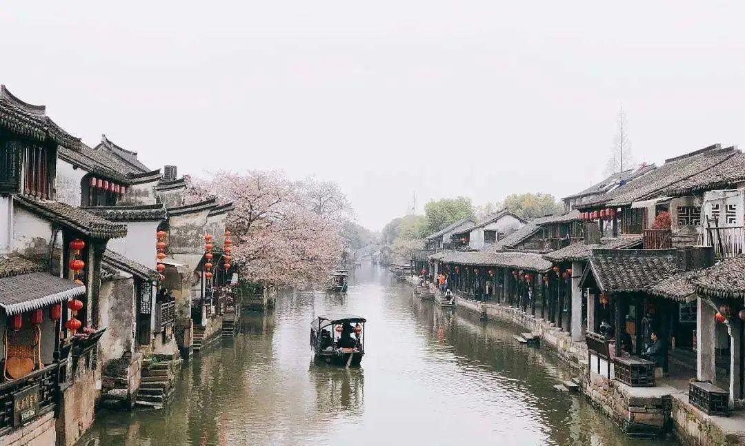 西游记中，龙王和阎王一起拜见玉帝，为何只接见龙王却不接见阎王