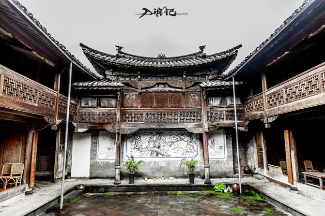 工人高空作业安全绳被保安解除！保安的这一行为是否已经违法了？游戏画面