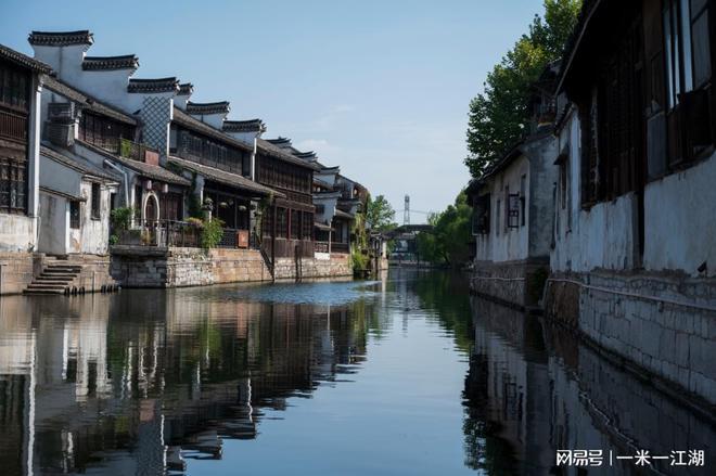 近万元瓷砖，因瓦工铺设失误，敲掉重来，需留心