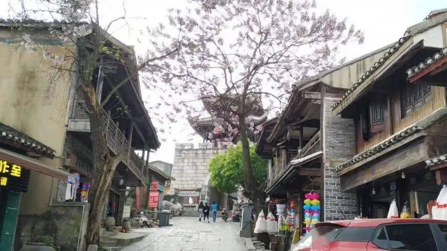 中国进口光刻机暴涨1000%，美继续打压，中国就把芯片打成白菜价