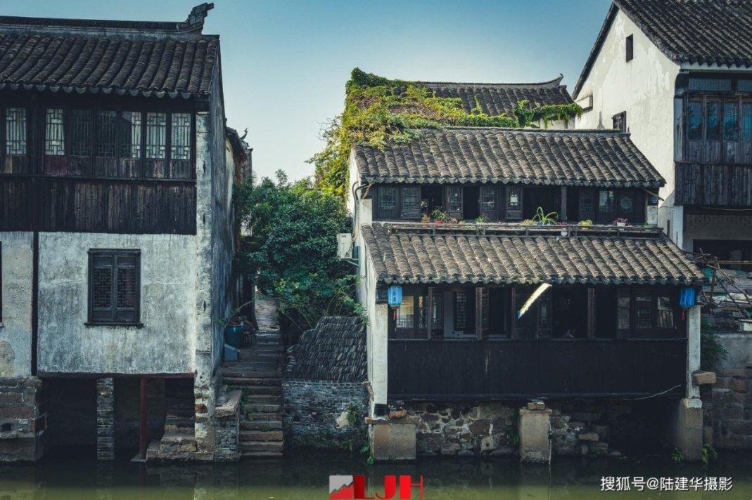 李佳琦双11首日收入达48亿，在头部主播里，他为何能独拔头筹？游戏画面